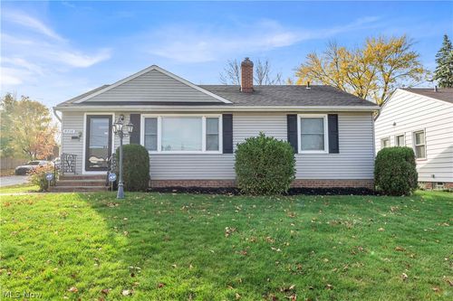 9716 Alexander Rd, Garfield Heights, OH, 44125-2140 | Card Image