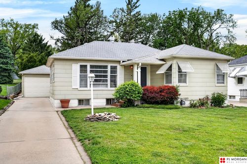 2925 S 44th St, Lincoln, NE, 68506-3327 | Card Image