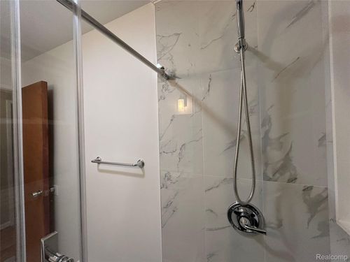 28404 Alger Blvd, Madison Heights, MI, 48071-4555 | Card Image