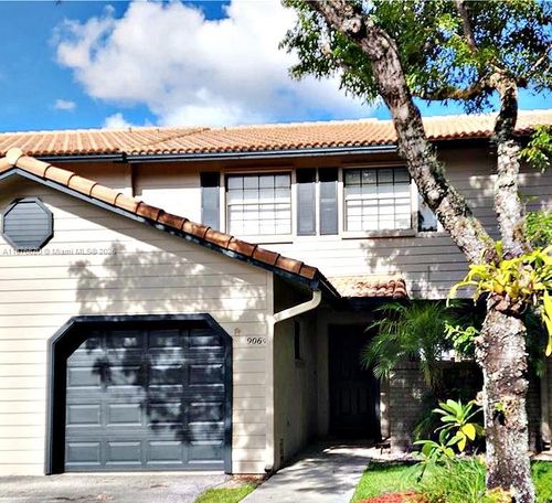9064 Vineyard Lake Dr, Plantation, FL, 33324-6132 | Card Image