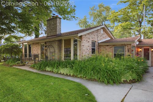 21211 Ardmore Park Dr, Saint Clair Shores, MI, 48081-1862 | Card Image