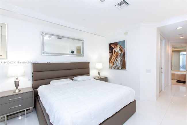 APT-104 - 6000 Island Blvd, Condo with 2 bedrooms, 2 bathrooms and null parking in Aventura FL | Image 23