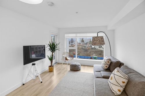 309-1519 Crown St, North Vancouver, BC, V7J1G6 | Card Image