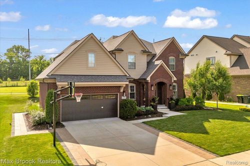 1126 Queensboro Dr, Rochester Hills, MI, 48307-4214 | Card Image