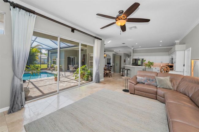 Spacious family room | Image 19