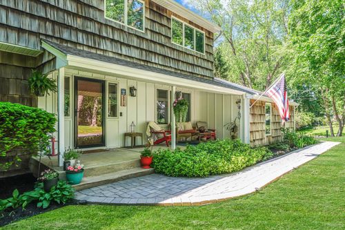 31 Blinkerlight Rd, Stony Brook, NY, 11790-1730 | Card Image