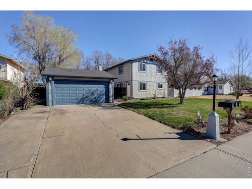 582 Highland Dr, Longmont, CO, 80504-3945 | Card Image