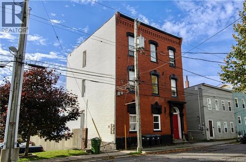 112 Queen St, Saint John, NB, E2L1S4 | Card Image