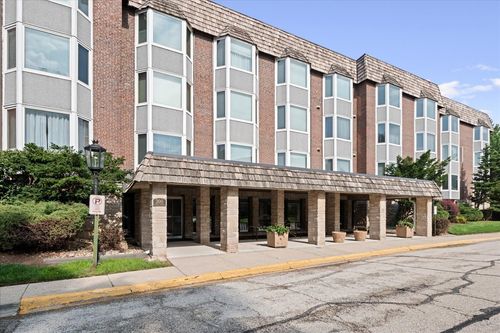 3f-300 Thames Parkway, Park Ridge, IL, 60068 | Card Image