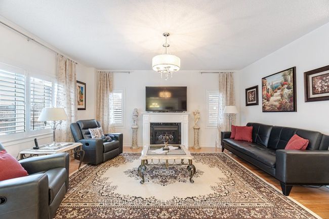 56 Manor Forest Rd, House other with 4 bedrooms, 4 bathrooms and 4 parking in Mount Albert ON | Image 19