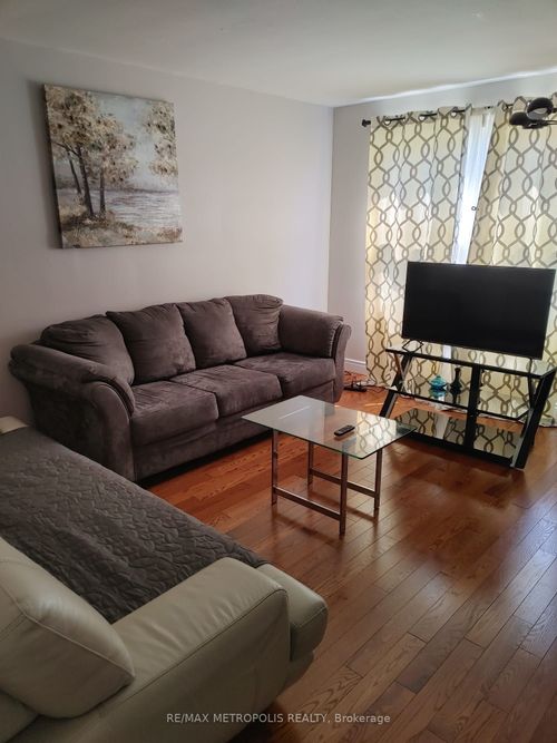 1098 Cedar St, Oshawa, ON, L1J3R9 | Card Image