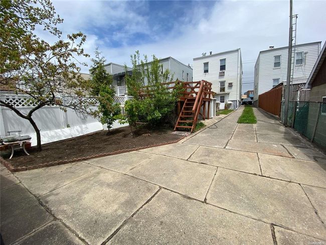 huge yard | Image 31