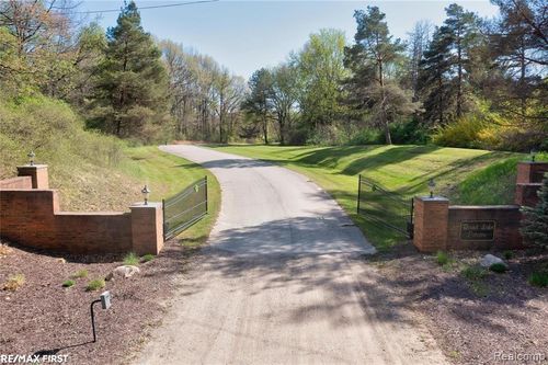 0000 Round Lake Ln, Leonard, MI, 48367 | Card Image