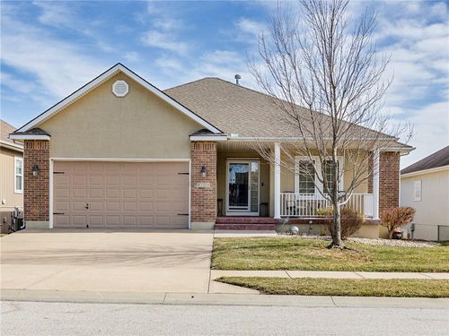 4729 Sw Soldier Dr, Lee's Summit, MO, 64082-4868 | Card Image