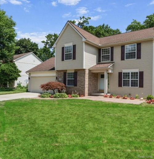 130 Glenwood Dr, Walled Lake, MI, 48390-2919 | Card Image