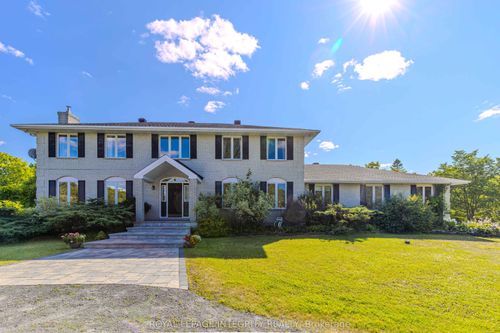 2025 Sixth Line Rd, Dunrobin, ON, K0A1T0 | Card Image