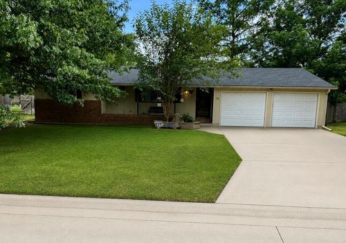 15 Sunset Dr, Hesston, KS, 67062-9139 | Card Image