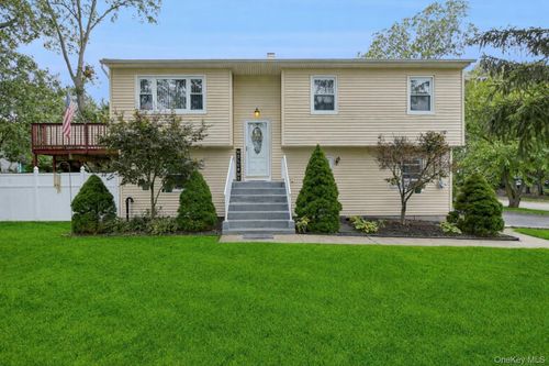 308 Browns Rd, Nesconset, NY, 11767-3342 | Card Image