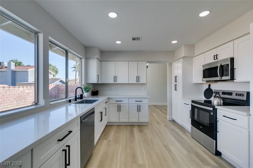 4650 White Rock Dr, Las Vegas, NV, 89121-5908 | Card Image