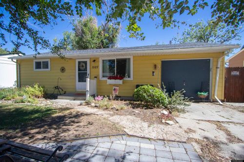 1527 Fremont Ave, Casper, WY, 82604-3029 | Card Image