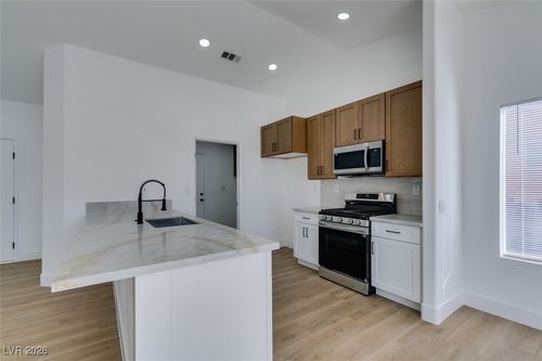 3013 Robincrest Ct, North Las Vegas, NV, 89031-2243 | Card Image