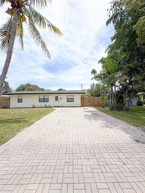 240 Nw 36th St, Oakland Park, FL, 33309-5218 | Card Image