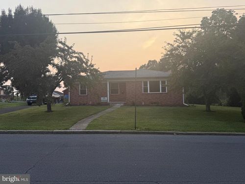462 N Pleasant Ave, DALLASTOWN, PA, 17313-1818 | Card Image