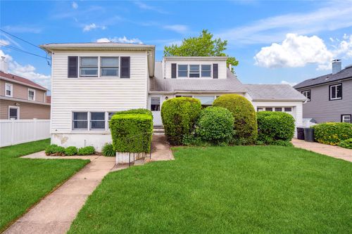 227 Lincoln Ave, Island Park, NY, 11558-1323 | Card Image