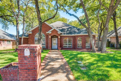 6903 Thornbird Ln, Arlington, TX, 76001-6653 | Card Image
