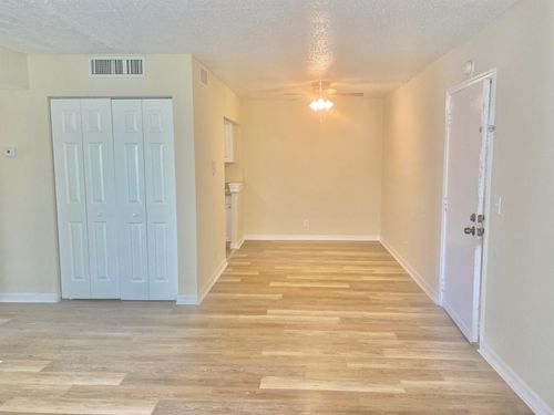 a23-1500 N Congress Ave, West Palm Beach, FL, 33401-1748 | Card Image