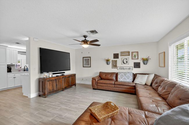 735 La Costa Way, House other with 3 bedrooms, 2 bathrooms and null parking in Lantana FL | Image 8
