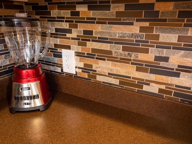 Tile backsplash and laminate counters | Image 20