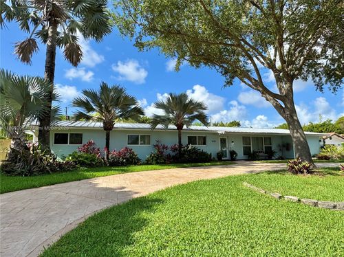 8230 Sw 150th Dr, Palmetto Bay, FL, 33158-1952 | Card Image