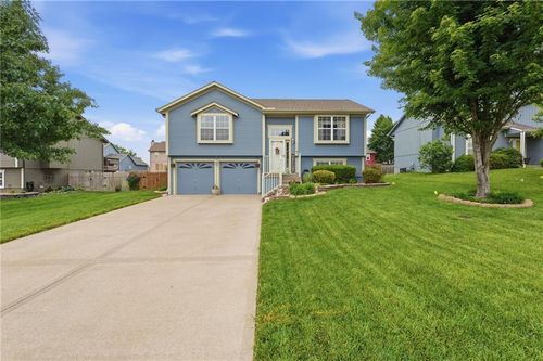 1308 Bradford Dr, Greenwood, MO, 64034-8679 | Card Image