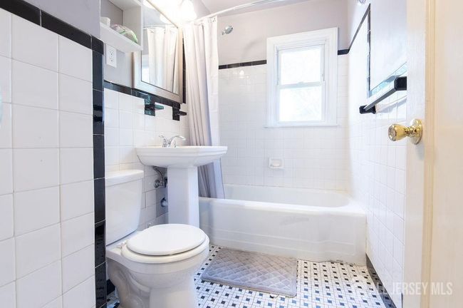 7 Walnut St, House other with 5 bedrooms, 2 bathrooms and null parking in Edison NJ | Image 15
