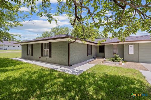 575 W 4th St, Crawford, TX, 76638-3218 | Card Image