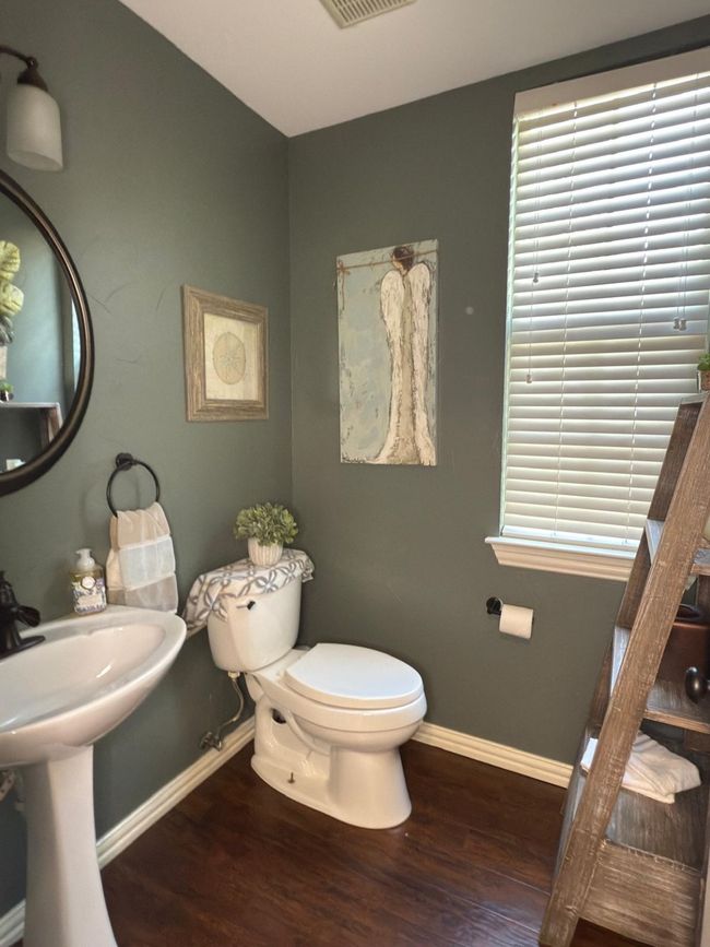 Half Bathroom | Image 10