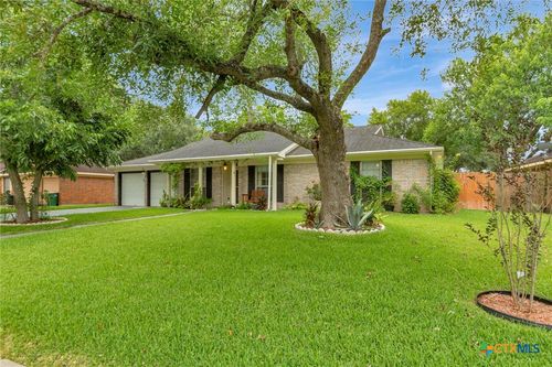 304 Tanglewood Drive, Victoria, TX, 77901 | Card Image