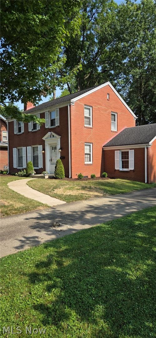655 E Liberty Street, Hubbard, OH, 44425 | Card Image