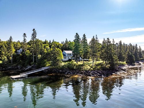250 Davis Point Rd, Cushing, ME, 04563-3637 | Card Image