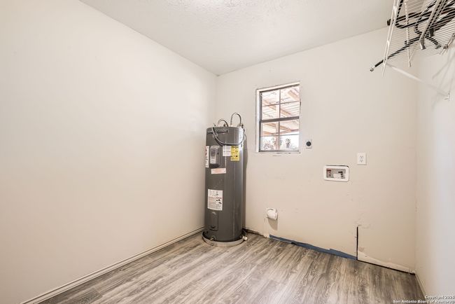 12177 Pearsall Rd, House other with 5 bedrooms, 2 bathrooms and null parking in Atascosa TX | Image 25