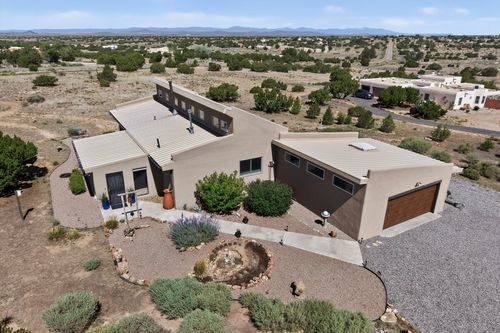 8 Estambre Ct, Santa Fe, NM, 87508-2204 | Card Image