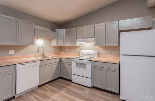 apt-a-8210 Kipling St, Pensacola, FL, 32514-7449 | Card Image