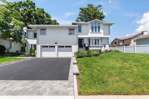 77 Bounty Ln, Jericho, NY, 11753-2207 | Card Image