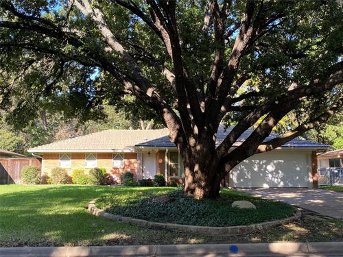 916 Ridgewood Ter, Arlington, TX, 76012-3120 | Card Image