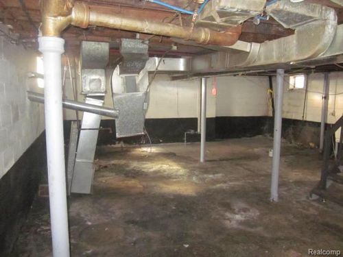 19400 Hickory St, Detroit, MI, 48205-2287 | Card Image