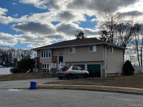 6 Bark Ct, Deer Park, NY, 11729-6203 | Card Image