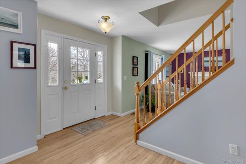 108 Vista Ct, Riverhead, NY, 11901-5005 | Card Image