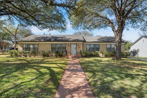 3117 Colcord Ave, Waco, TX, 76707-1811 | Card Image