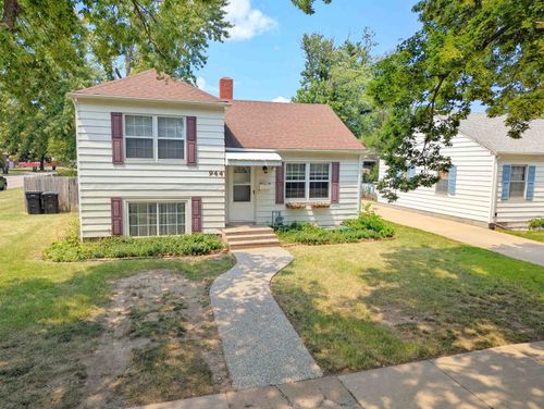 944 S 10th St, Salina, KS, 67401-4812 | Card Image